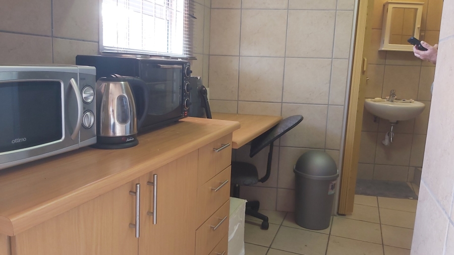 To Let 1 Bedroom Property for Rent in Langenhovenpark Free State